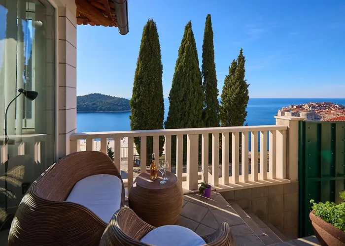 Purple Seaview Apartment