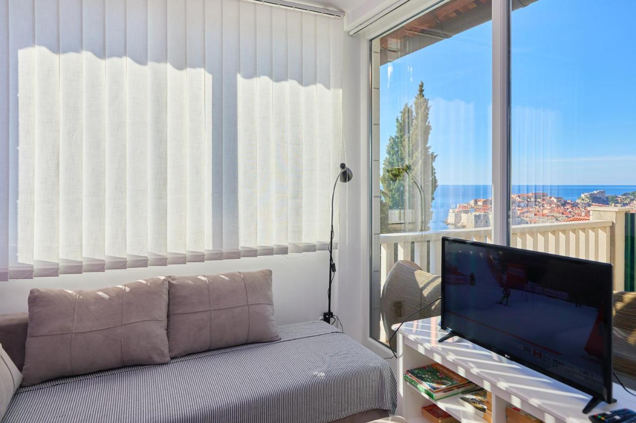 Purple Seaview Ragusa